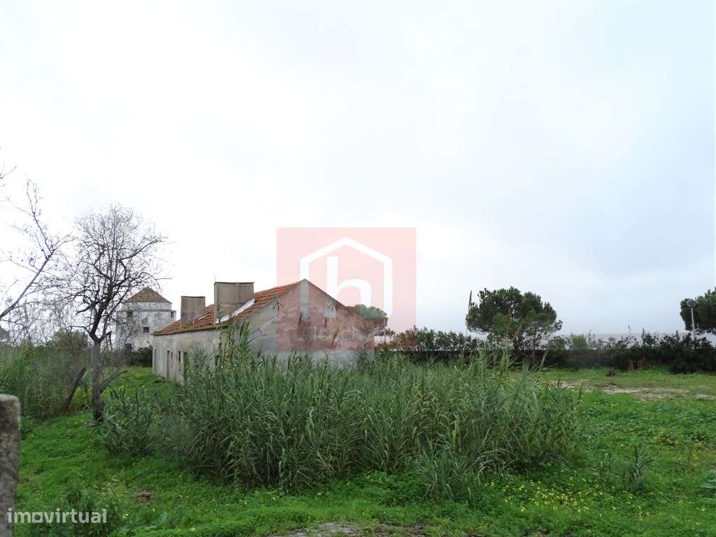 Edifício habitacional e Moinho para recuperar em Alcochete-13