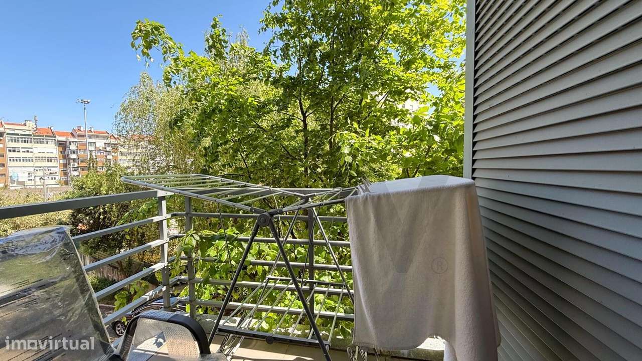 Apartamento T1 localizado no condomínio fechado, parqueamento, piscina-11