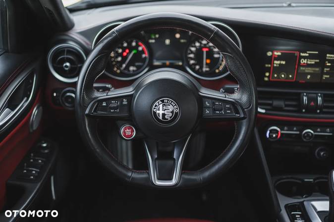 Alfa Romeo Giulia 2.0 Turbo 16V AT8-Q4 Veloce Ti - 10