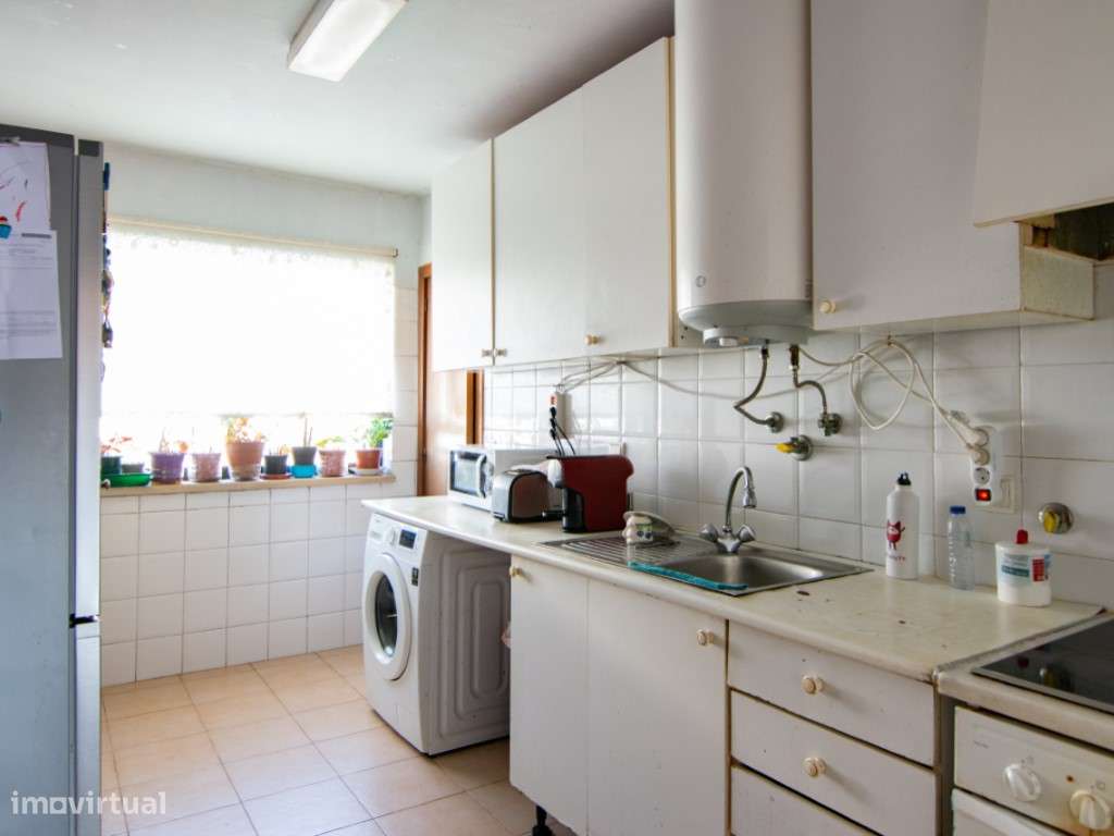 Apartamento T4 em Carnaxide com Vista para Monsanto.-9