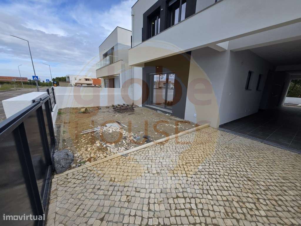 Moradia T3+1 com Piscina e Garagem - Lagoa de Albufeira-4