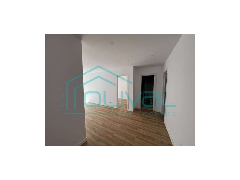 Apartamento T2 à venda na Rua 25 de Abril-4