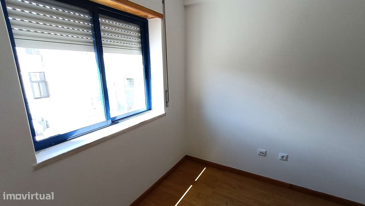 T3 com Arrecadação e Terraço, Pronto a habitar-9