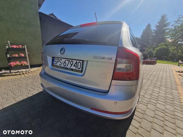 Skoda Octavia Combi 2.0 TDI DPF DSG RS - 4