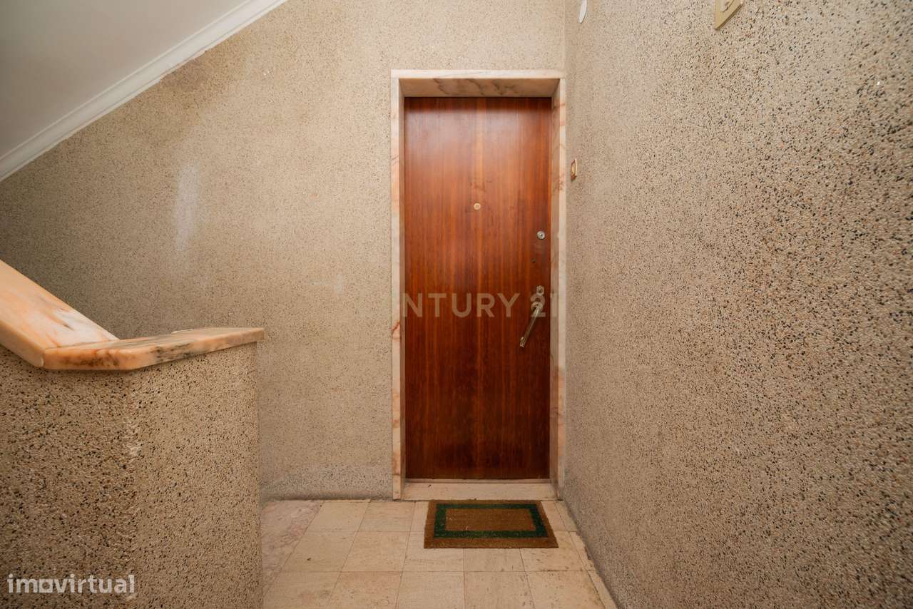 Oportunidade Investimento - Apartamento T2 | Mercês | Algueirão Mem Ma-21