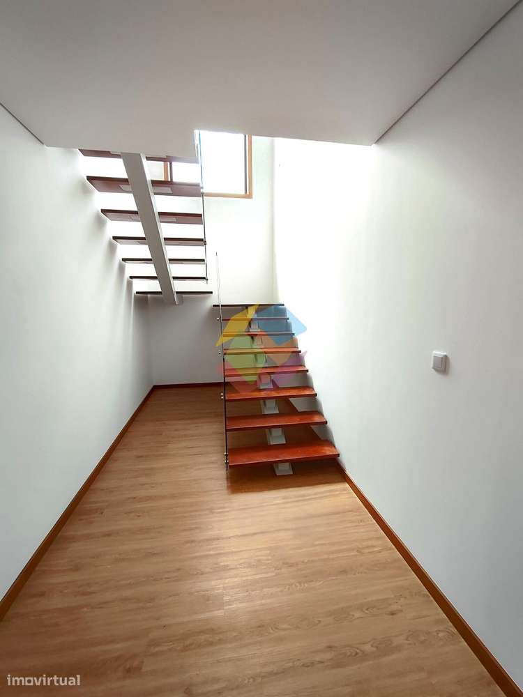 Magnífica Moradia T3 +1 em Stª. Maria da Feira-9