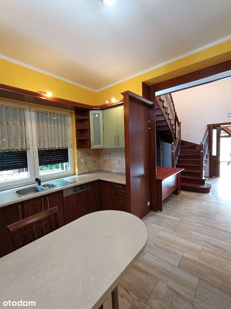 Dwa domy  z osobnymi wejściami połączone zimowym ogrodem-8