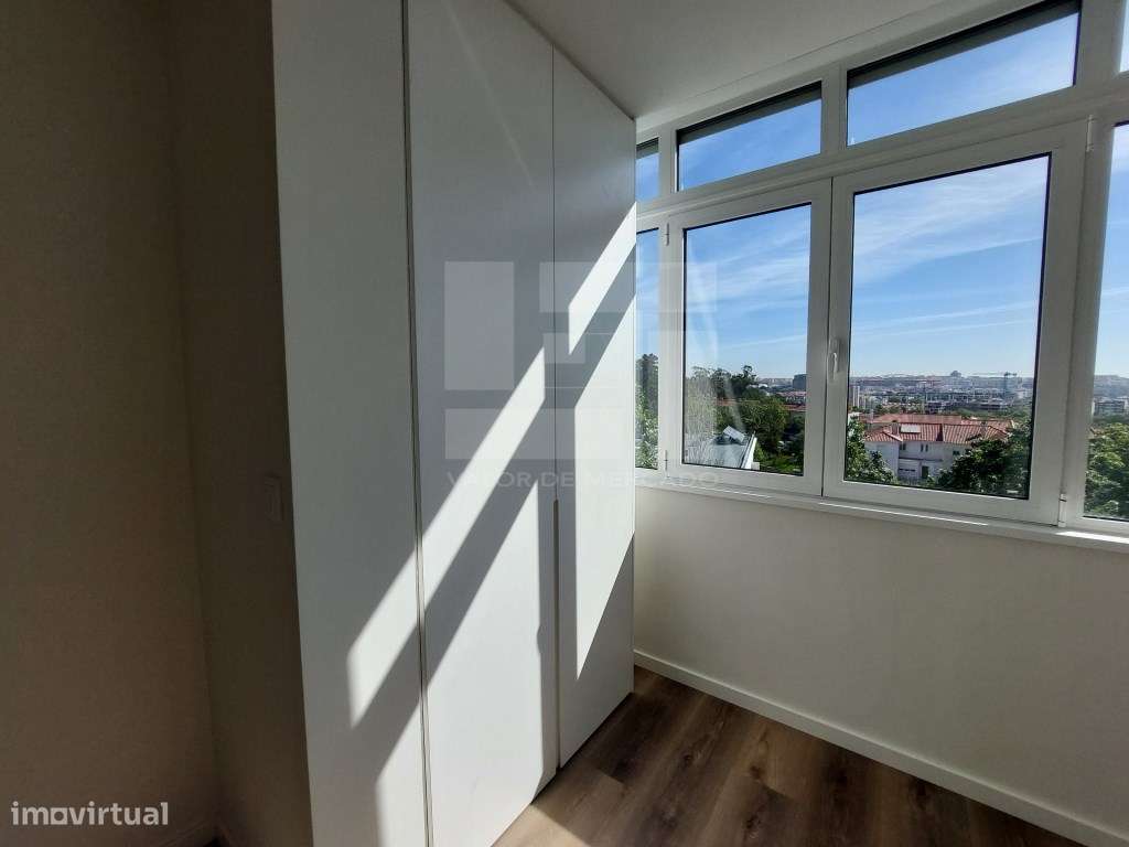Apartamento T3 EM REMODELAÇÃO, 5º andar, Rua Engenheiro Nobre Guedes-26