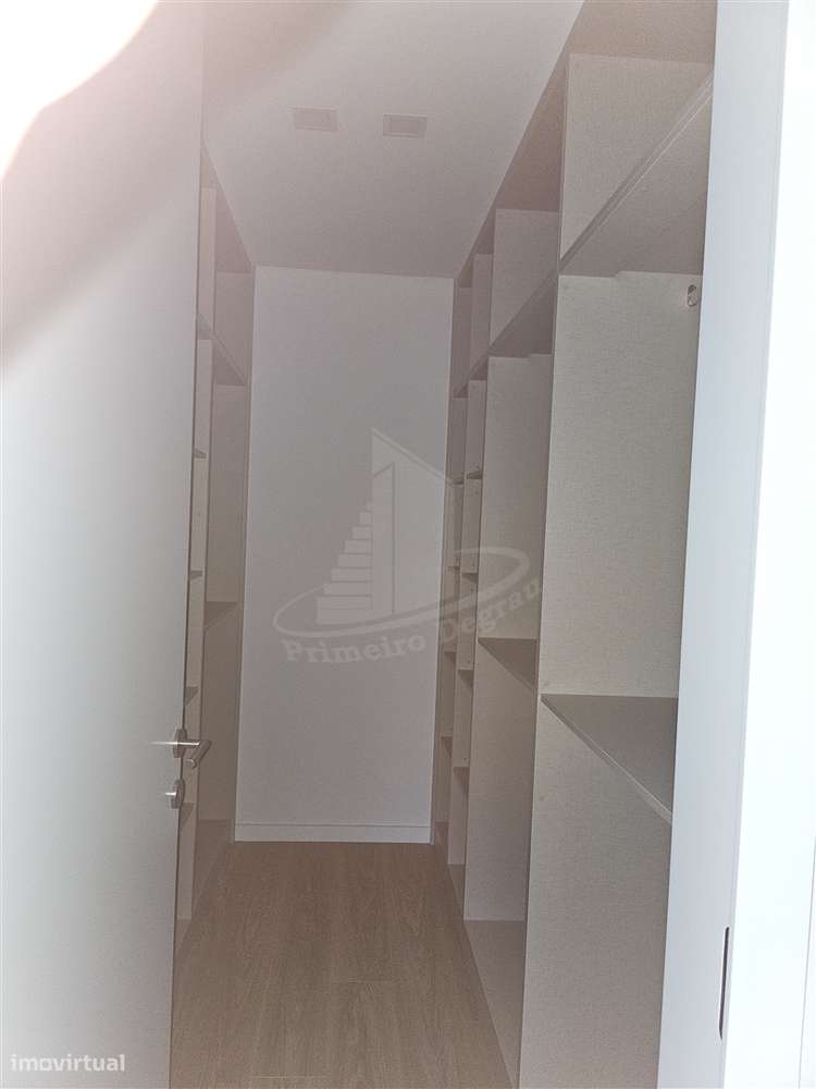 Moradia em banda em Santa Lucrécia-15