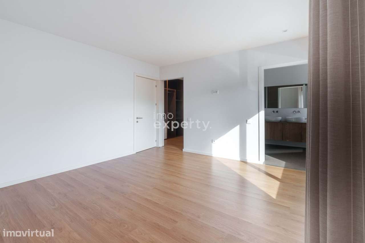 Moradia T3 geminada em V. N. de Famalicão, Braga-15