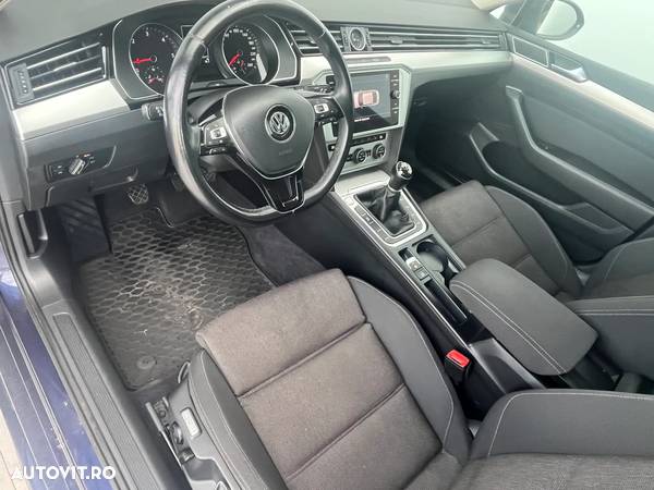 Volkswagen Passat 1.6 TDI R Executive - 3