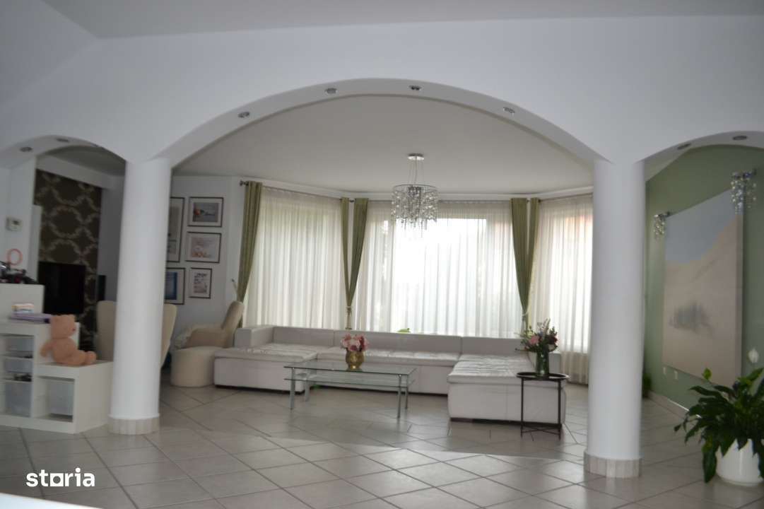 Casa/vila 400 mp-teren 900mp-piscina-Unirea- Vasile Petri, comision 0-10