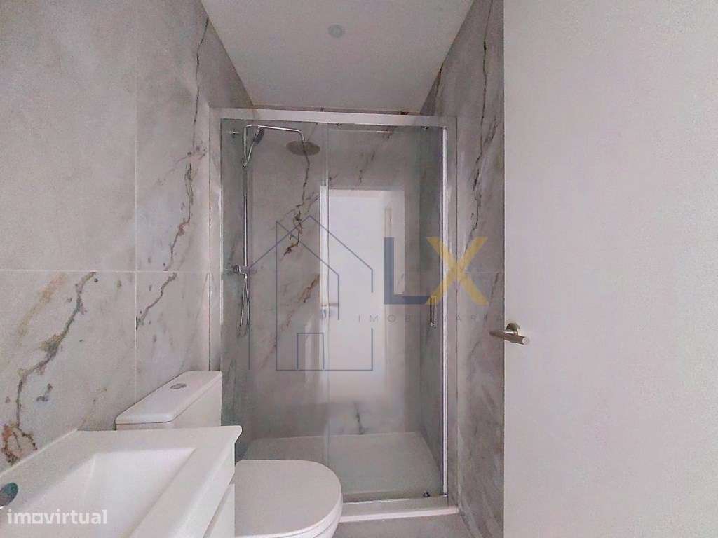 Moradia T2 totalmente remodelada em Mamarrosa com espaço externo.-7