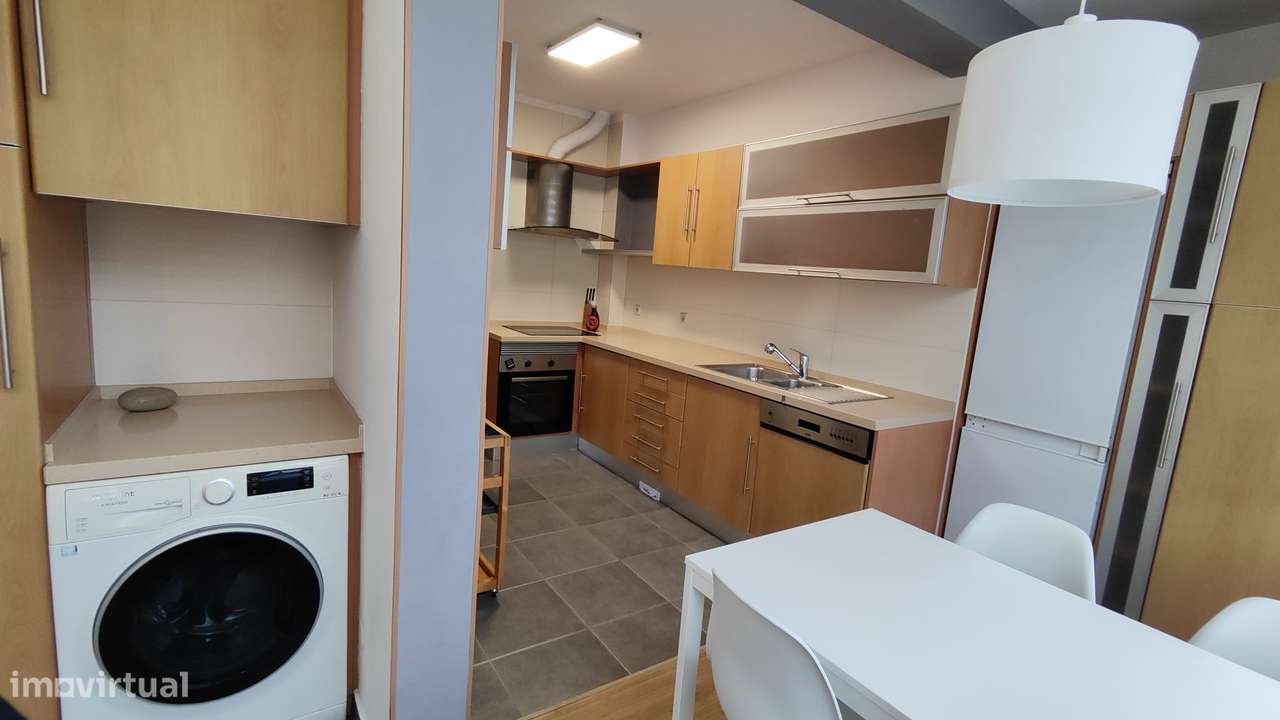 T2 com varanda em Carcavelos, pronto a habitar - Grande imagem: 2/9