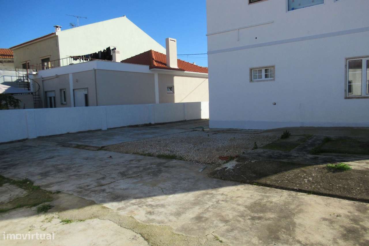 MORADIA V1, 2 GARAGENS E LOGRADOURO.-3