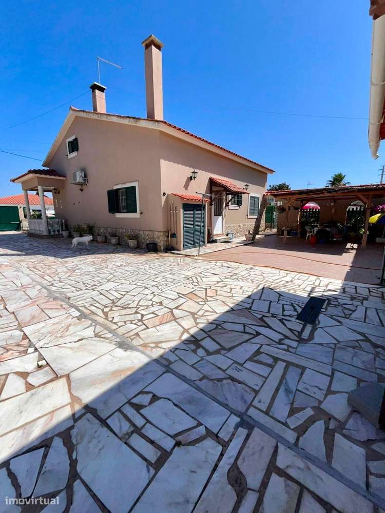 Moradia T2+2 Térrea com Piscina, Anexo de 50 m² e Lote de 1.690 m²-32