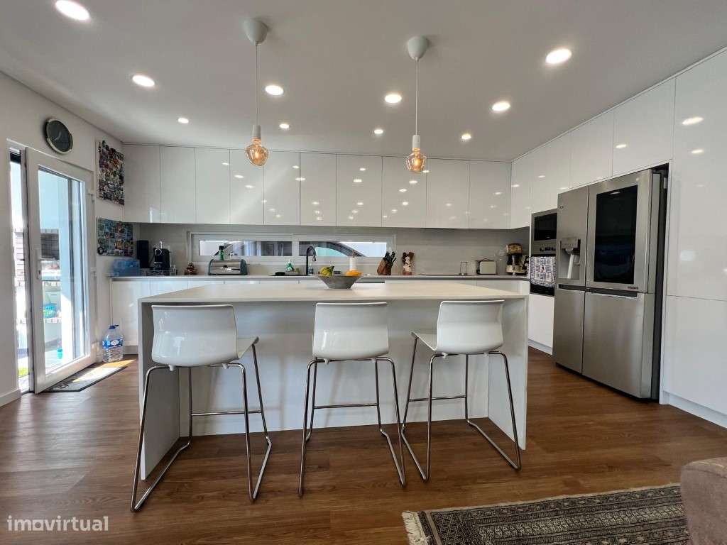 Moradia Isolada T4 Com piscina-32