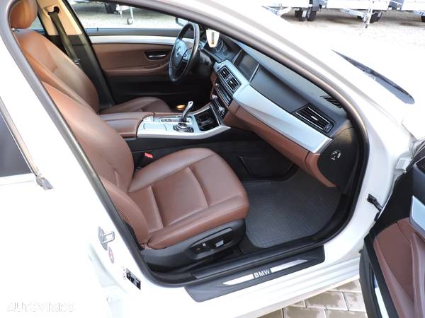 BMW Seria 5 525d Touring Aut. Modern Line - 10