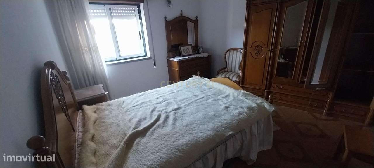 Moradia T2 com 2 espaços comerciais e garagem - Grande imagem: 5/18