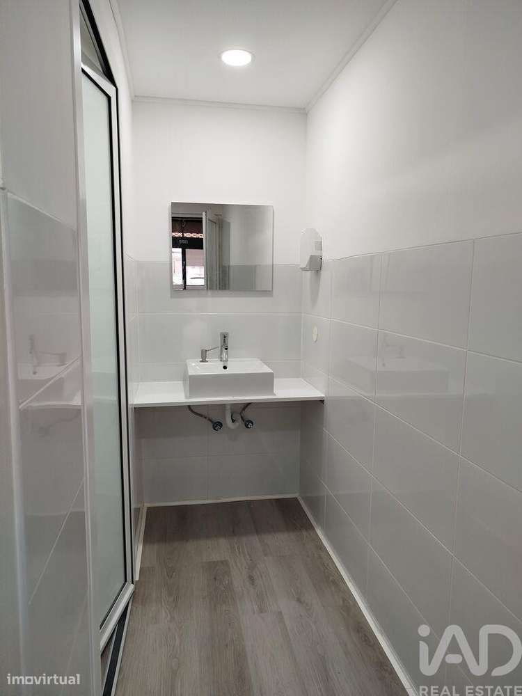 Loja / Estabelecimento Comercial em Mafamude e Vilar do Paraíso de 14, - Grande imagem: 2/6