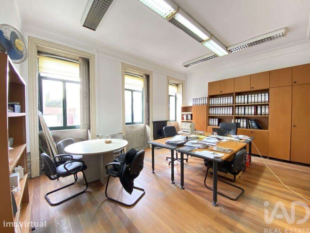 Casa / Villa T3 em Lordelo Do Ouro E Massarelos de 261,00 m2 - Grande imagem: 5/27