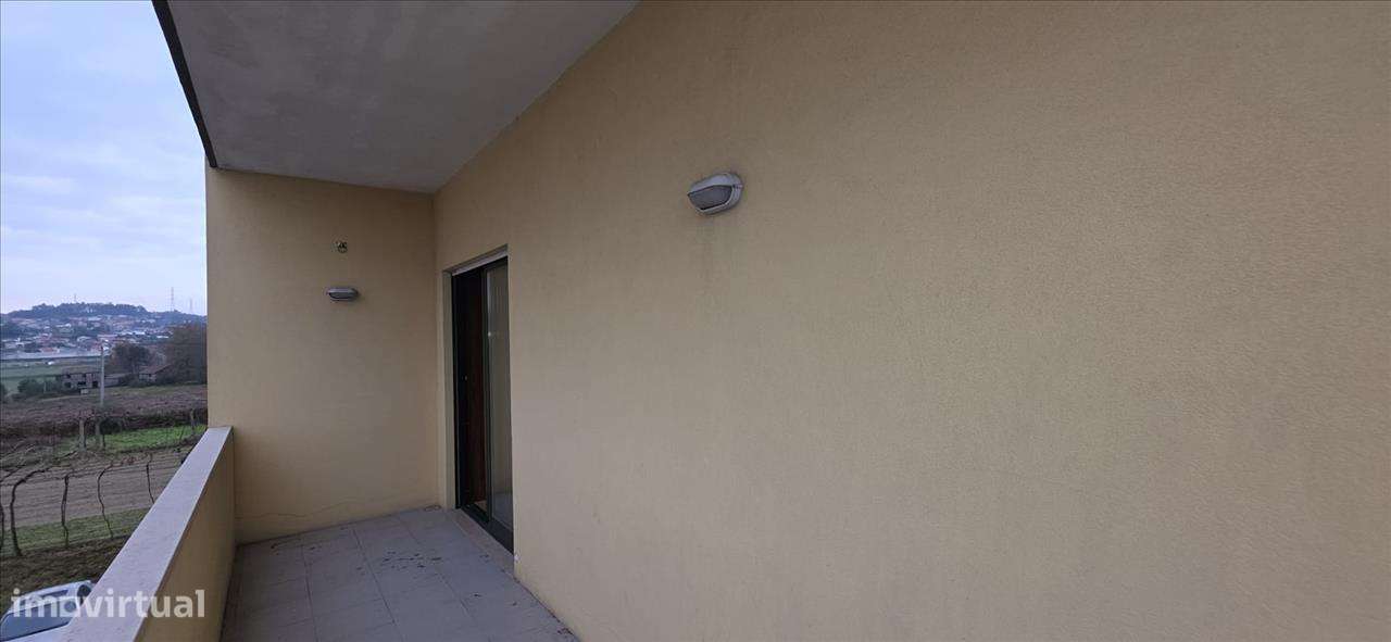 Apartamento T1 + Arrecadação Paço de Sousa (Penafiel)-10
