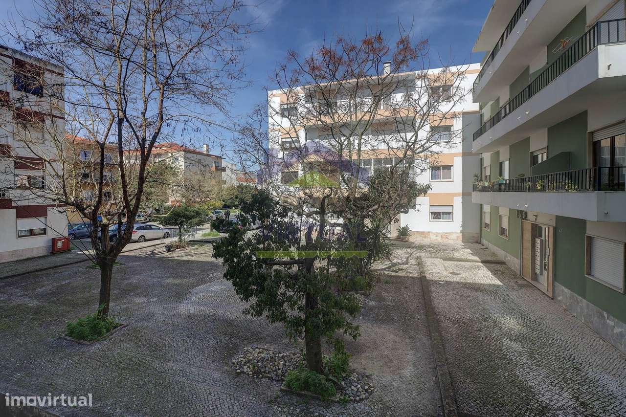 Apartamento T3 com Marquise e Varanda - Centro Caldas da Rainha-21