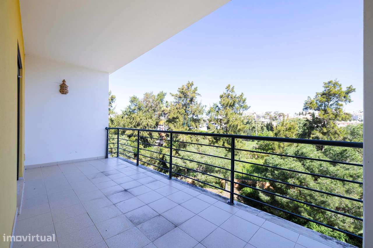 Vende-se Penthouse T3 na Praia da Rocha – localização privilegiada-11