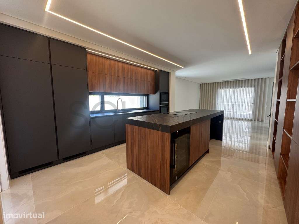 Moradia T4 Luxo Isolada | Belverde | Piscina | Garagem-34