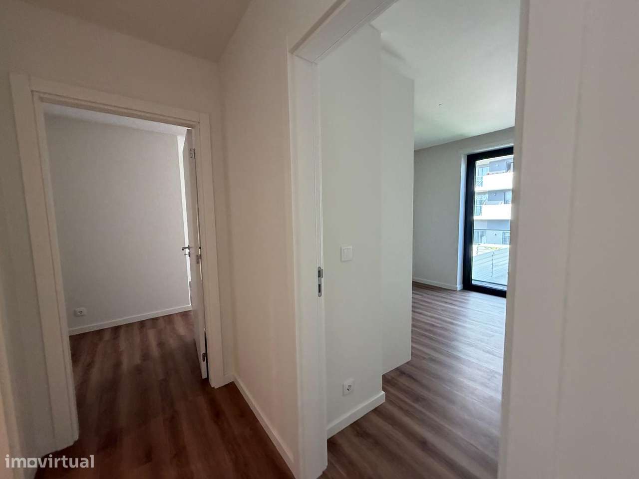 Apartamento T2 Varanda Garagem Pronto Habitar Parque Lavandeira-15