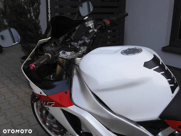 Yamaha R1 - 27