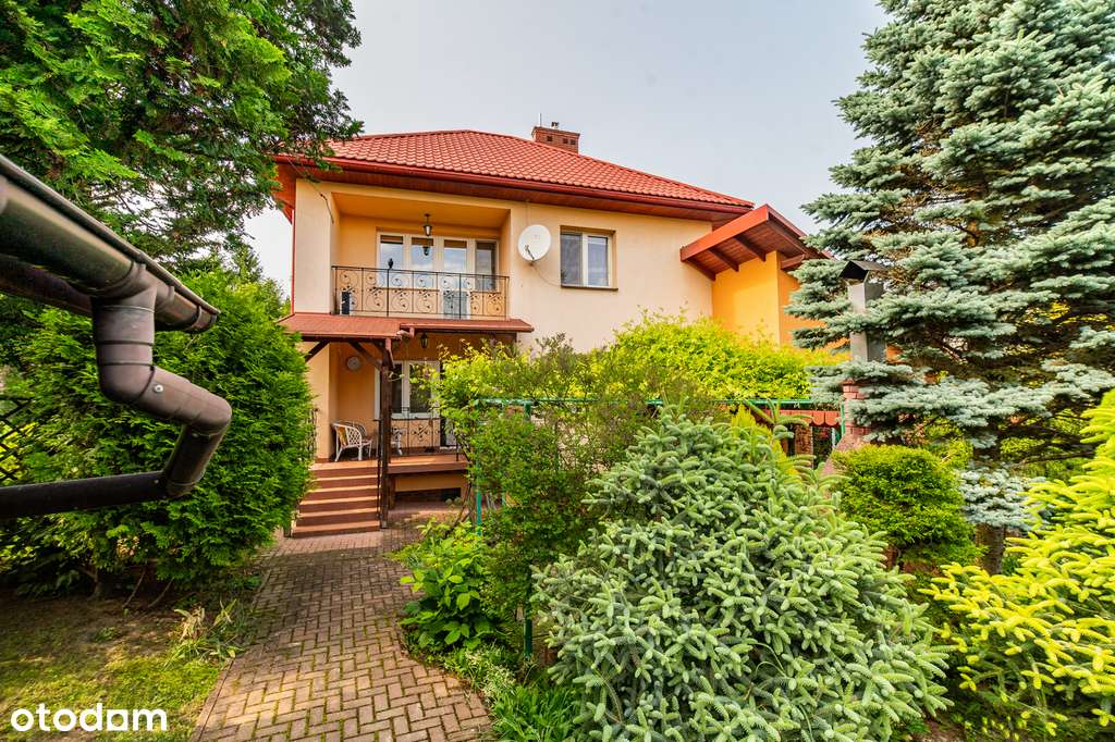 Dom z pięknym ogrodem w ścisłym centrum Brzozowa-3