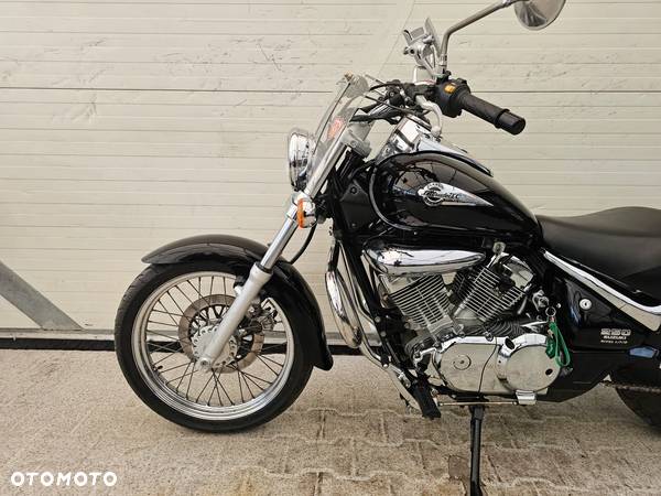 Suzuki Intruder - 7