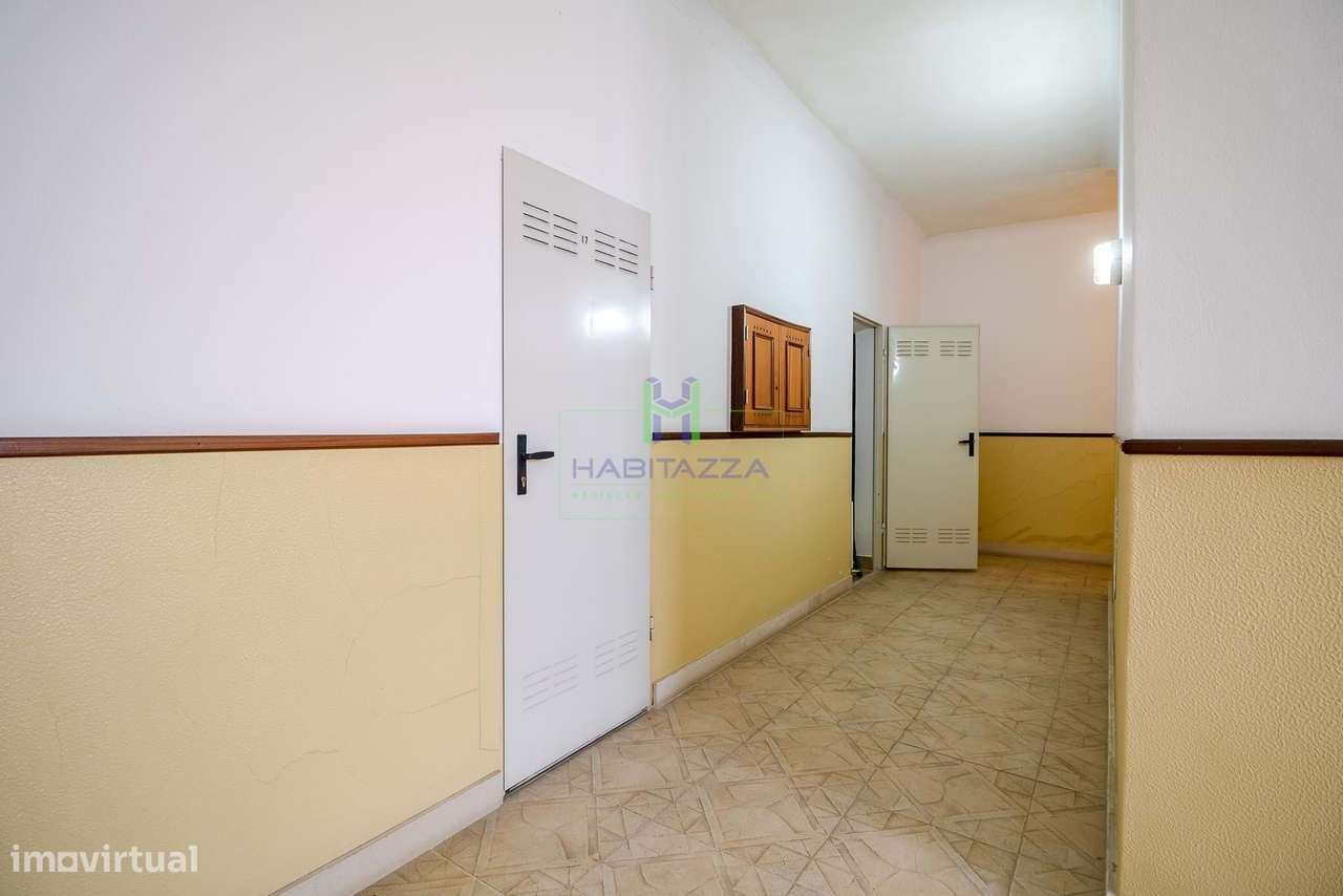 Apartamento T3 no último Piso, com 3 Frentes e Vistas Desafogadas em L-25