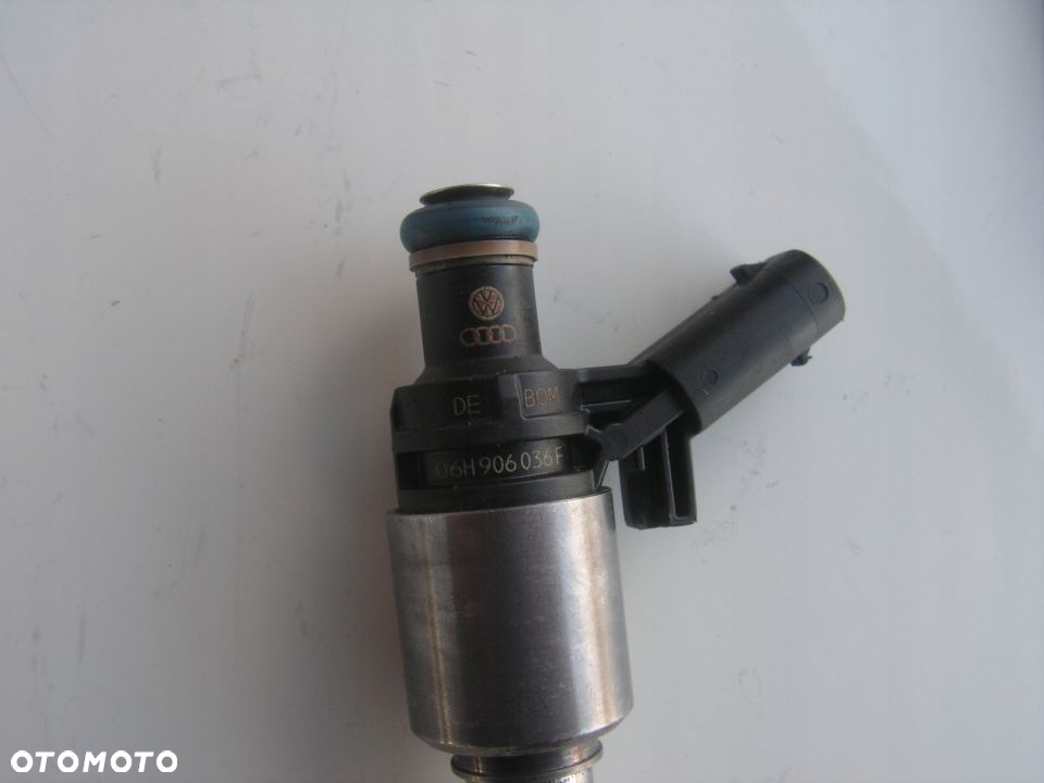 SEAT SKODA 1,8 TFSI WTRYSKIWACZ 0261500057 PA66 - 3