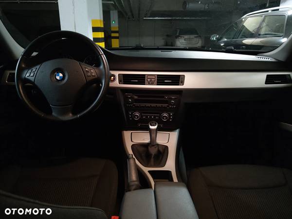 BMW Seria 3 320i - 17