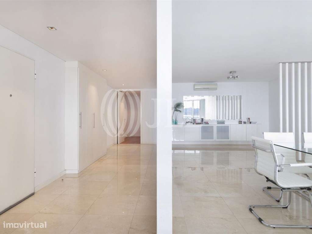 Apartamento T3 com varanda e garagem,em Algés, Oeiras - Grande imagem: 4/17