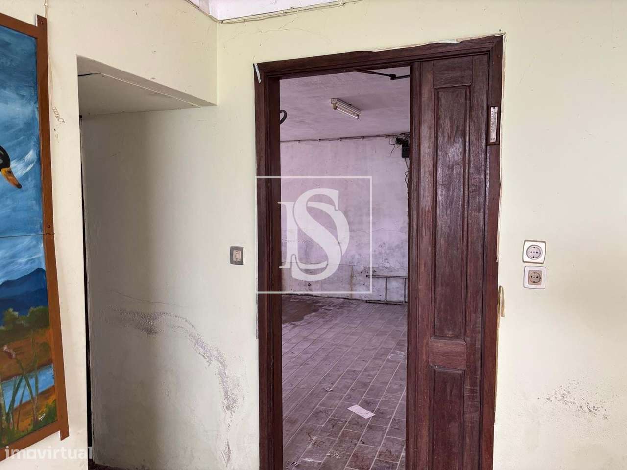 Oportunidade Única – Espaço Multifuncional com Armazém, Habitação e In-13