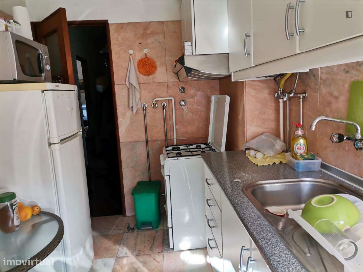 Quarto - localizado em Sete Rios Lisbon - Grande imagem: 5/9