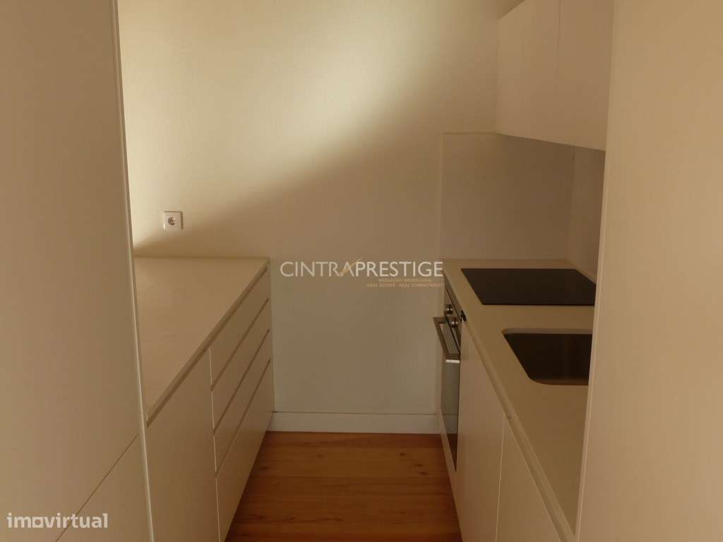 Moradia T2 totalmente recuperada em Almoçageme-8