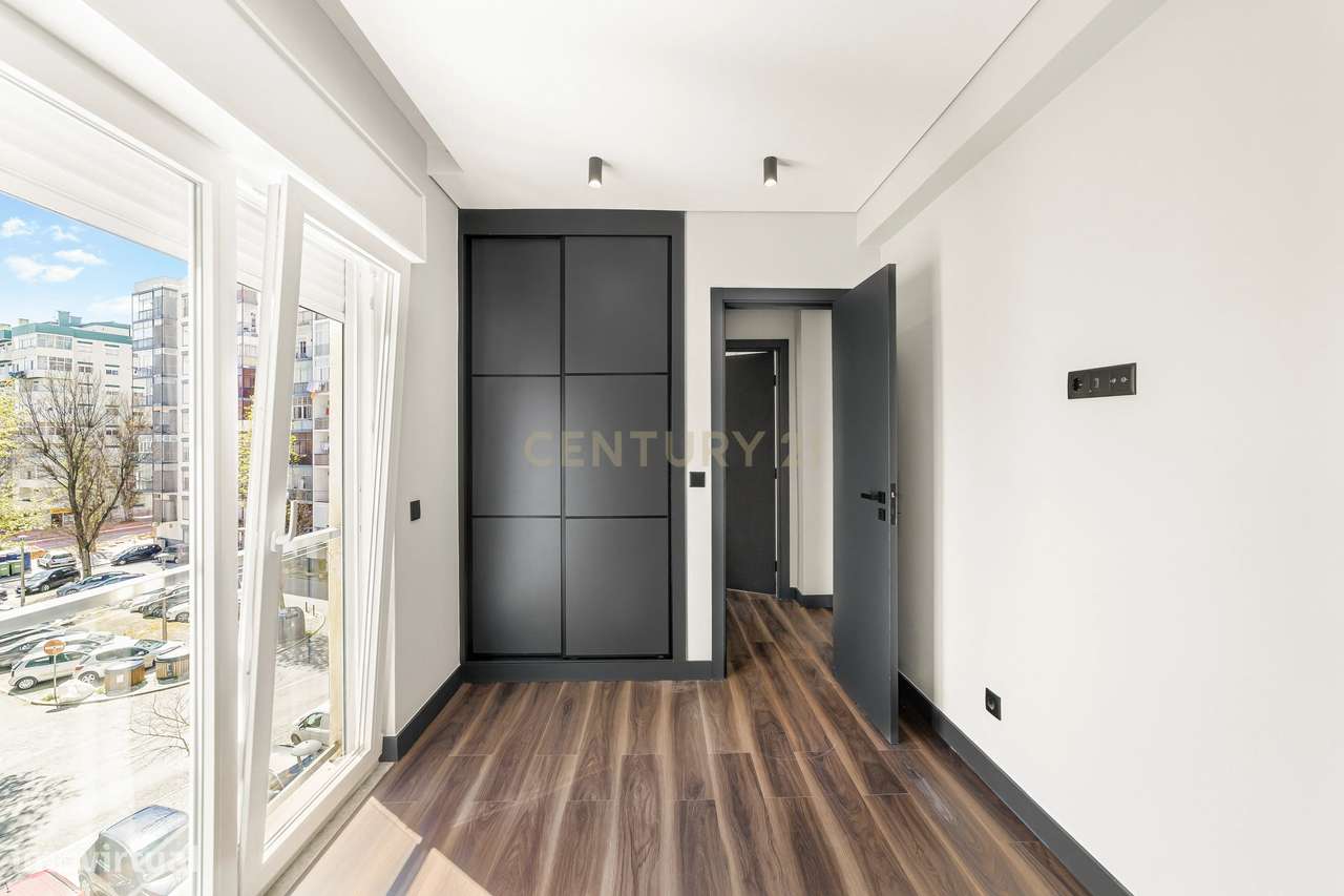 Espaçoso Apartamento T3 Totalmente Renovado em prédio com elevador no-37