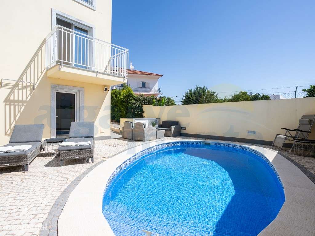 EXCLUSIVO! Moradia T3 Moderna com Piscina Privada no coração de Vil...-10