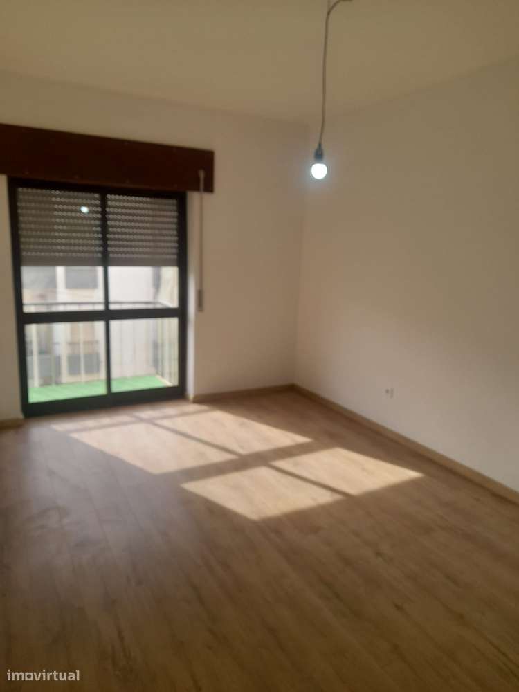 Apartamento T3 com varanda e jardim em Barreiro - Grande imagem: 4/19