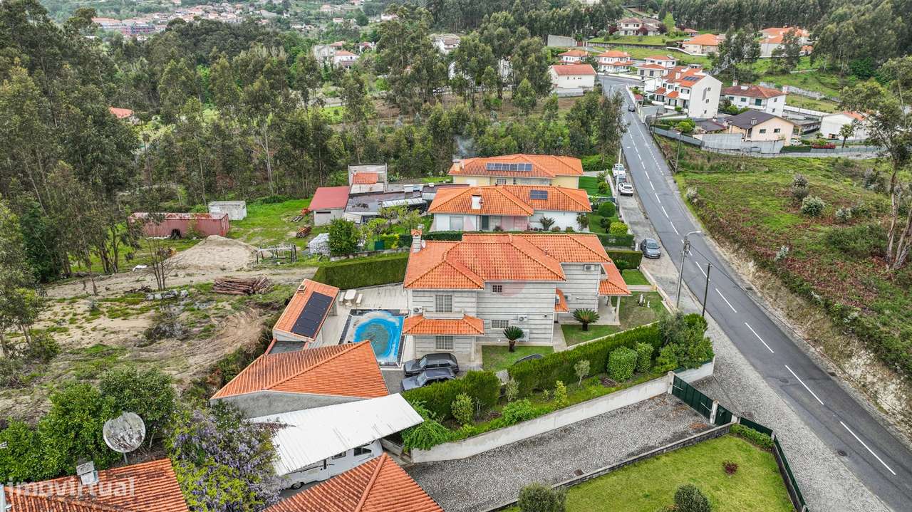 Moradia individual T5 com piscina em Medelo, Fafe - Grande imagem: 4/41