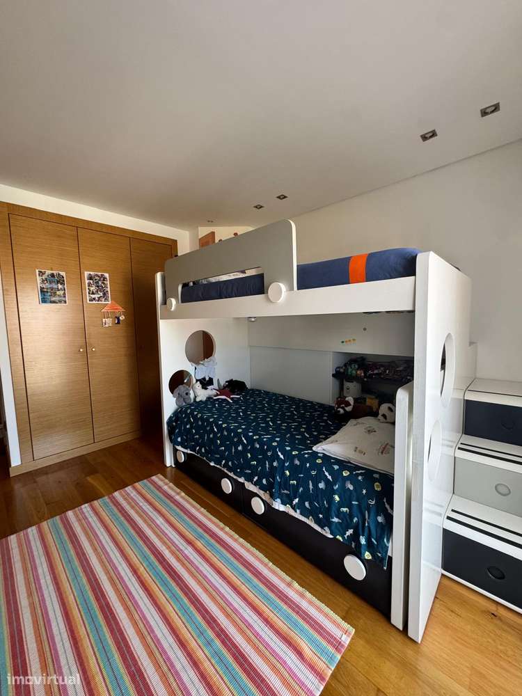Apartamento duplex T4 com 3  garagens-18