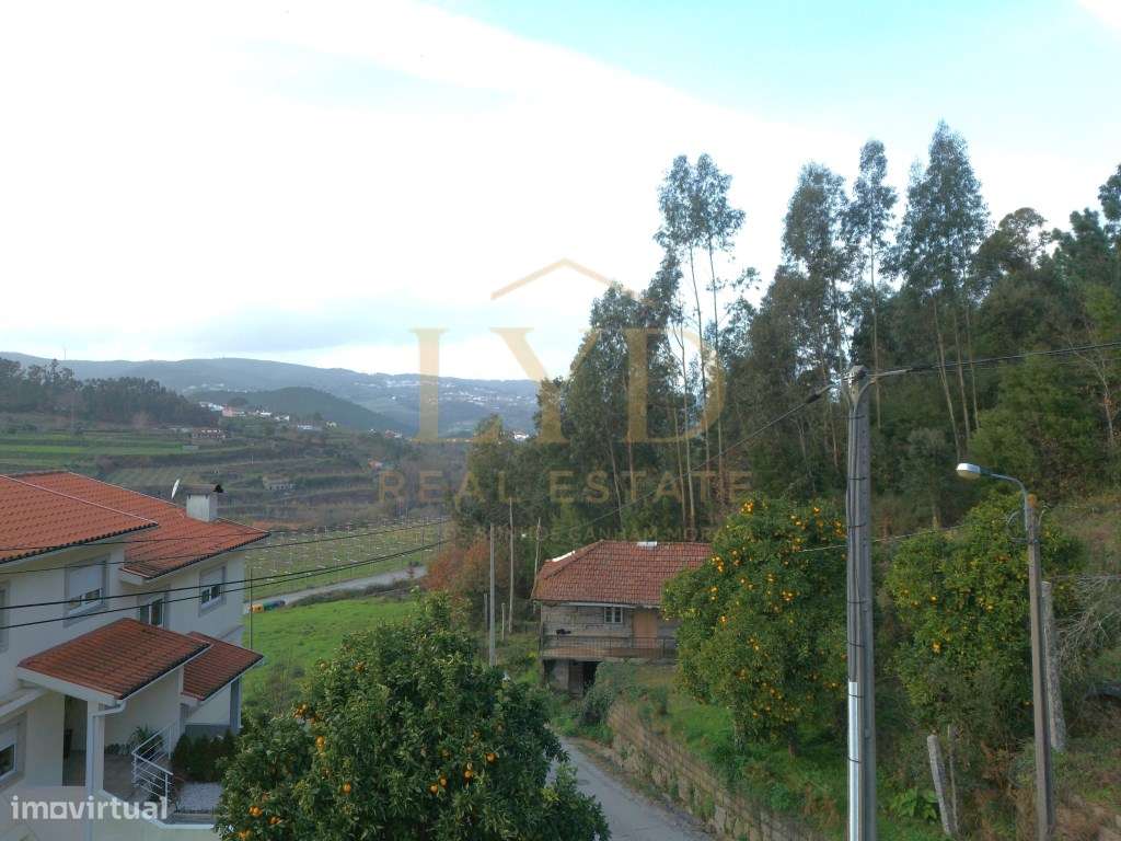 Moradia com terreno Para Restauro-5