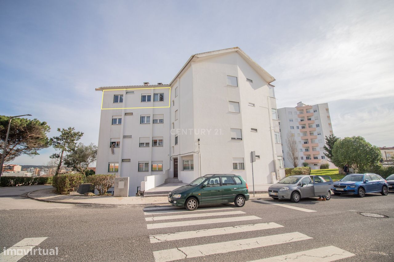 Apartamento T4 Junto aos Supermercados Lidl e Continente - Figueira da