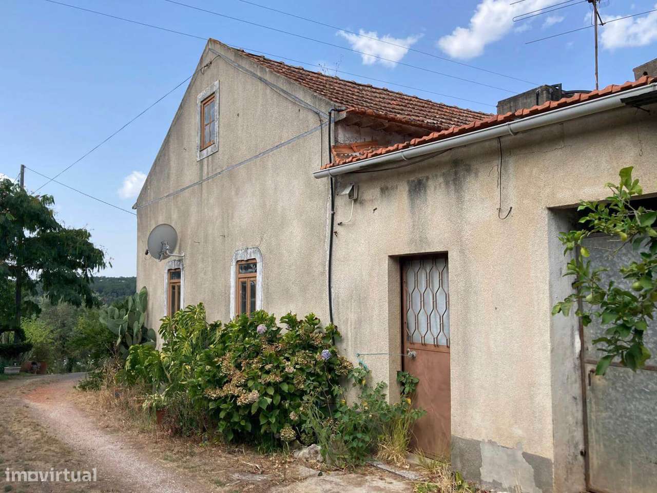 Moradia para recuperação com 4000m2 terreno - Cristovãos - Ourém - Grande imagem: 4/10
