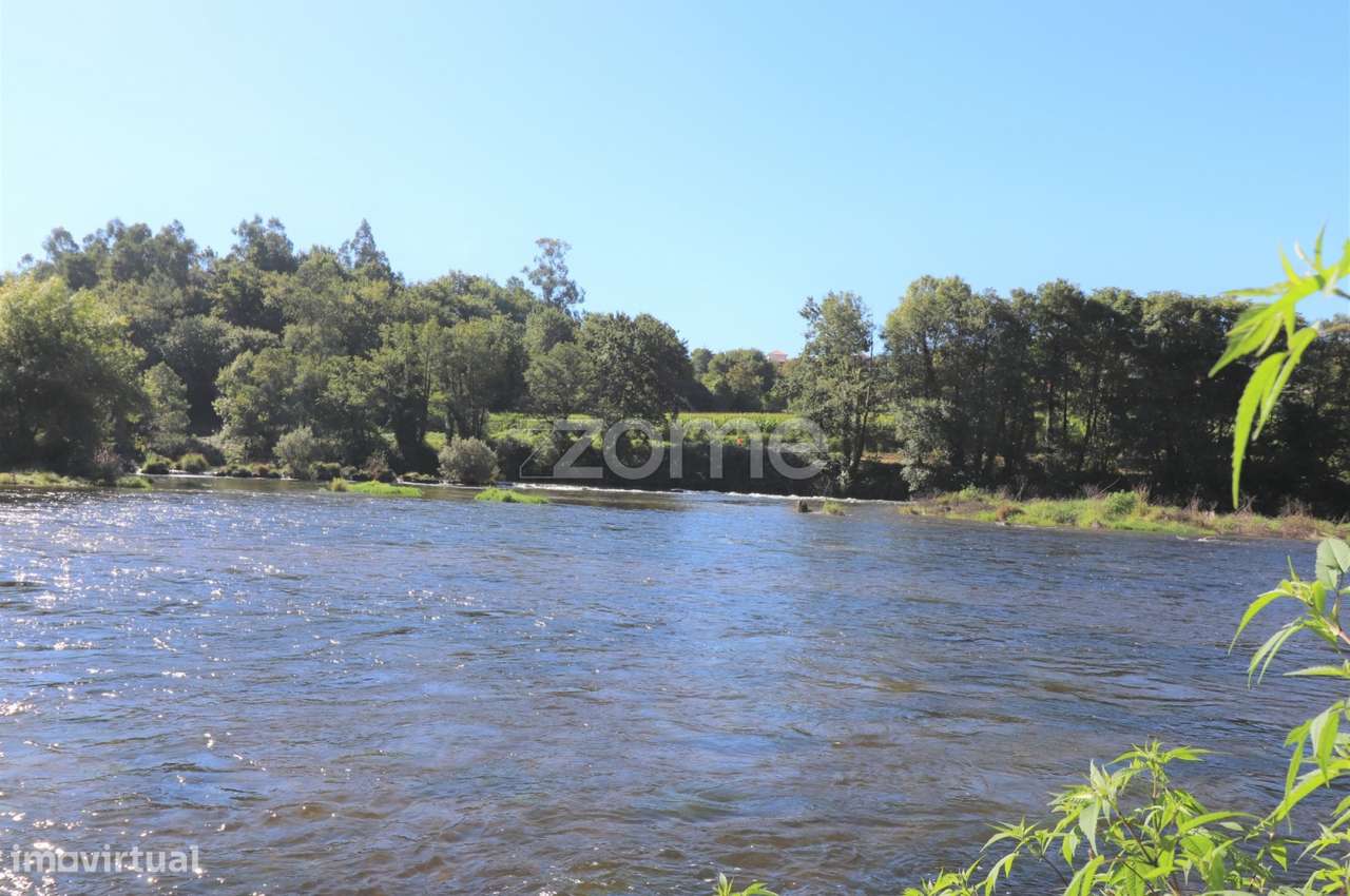 Quinta com casa para recuperar, junto ao rio Lima - Ponte da Barca - Grande imagem: 5/40