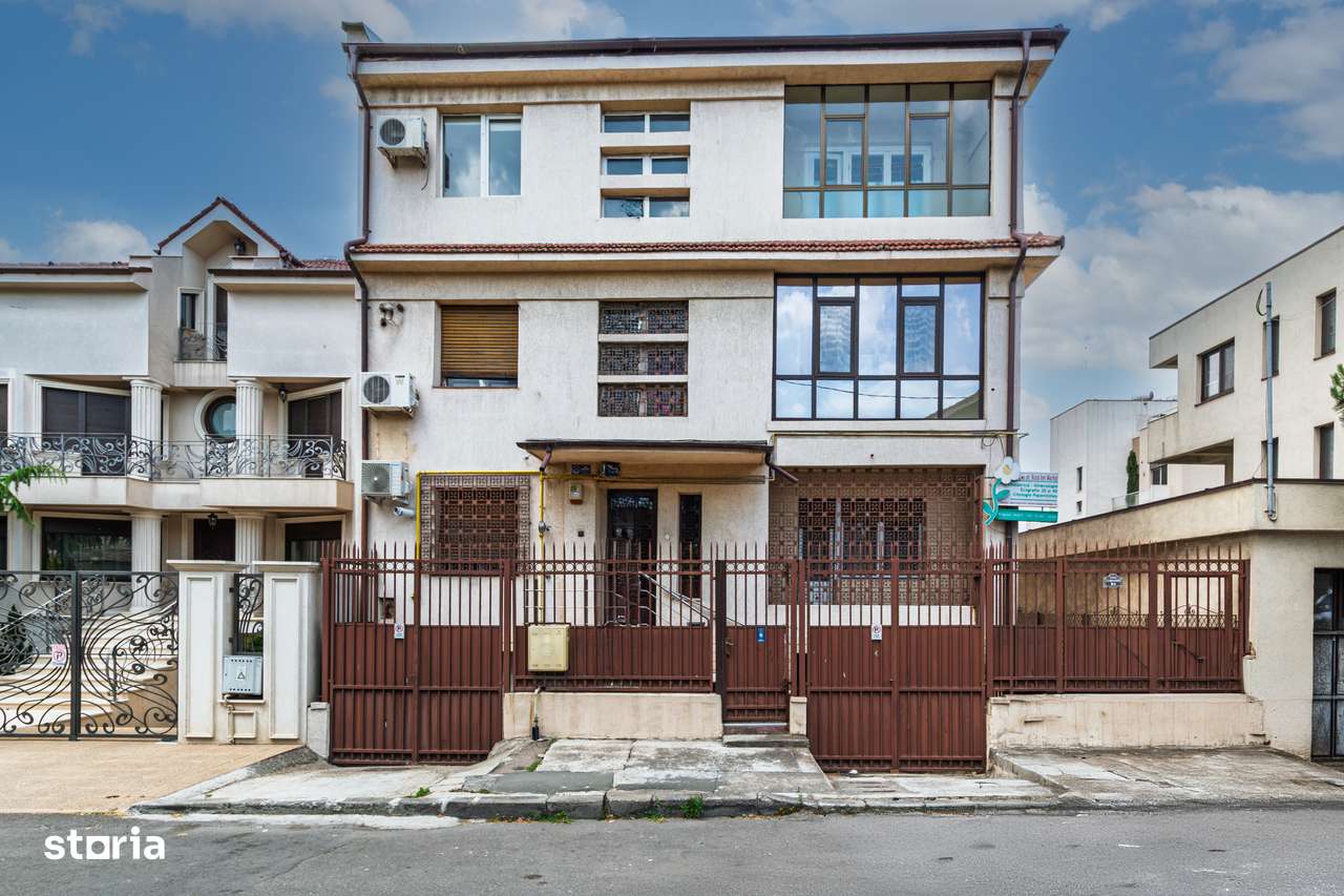 Vilă tip bloc 12 camere, 2 garaje 2 boxe zona Tomis 1 Flămânda - Imagine principală: 2/18